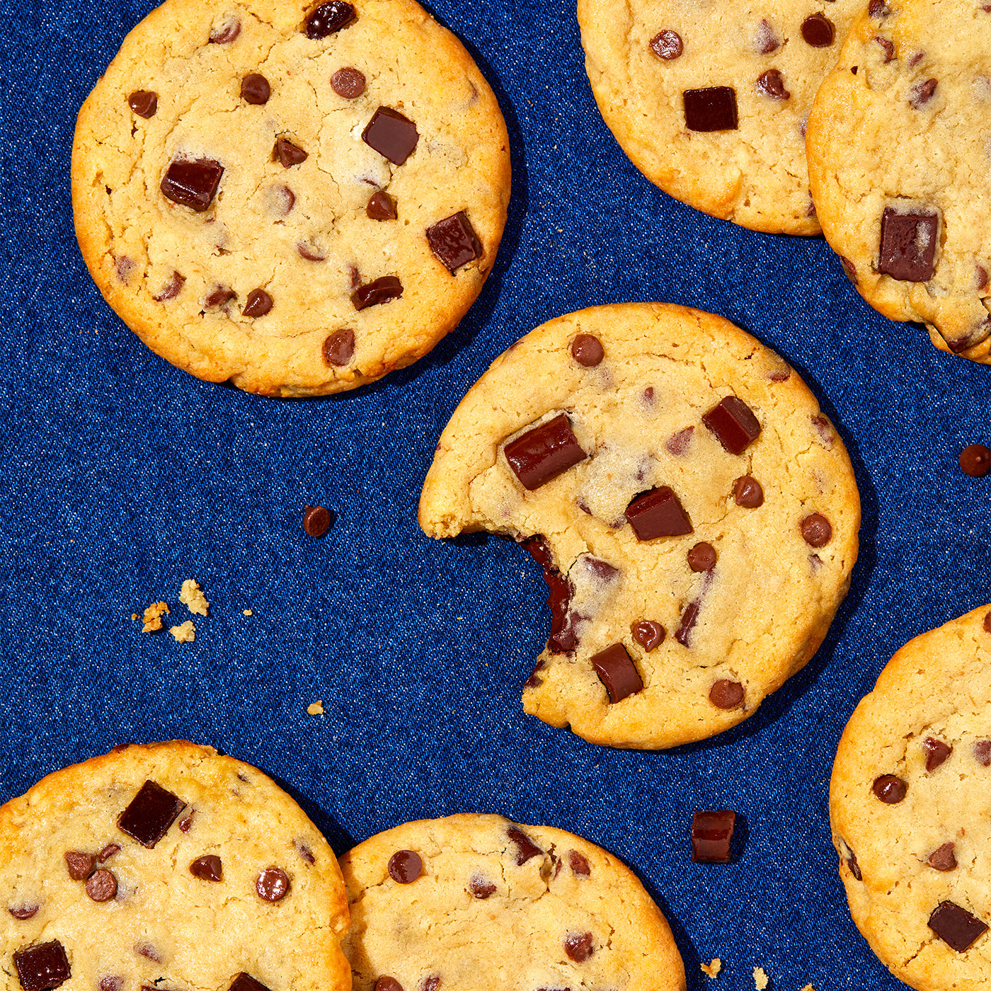Chocolate Chip 'N Chunk Cookie Tin - 6 Count
